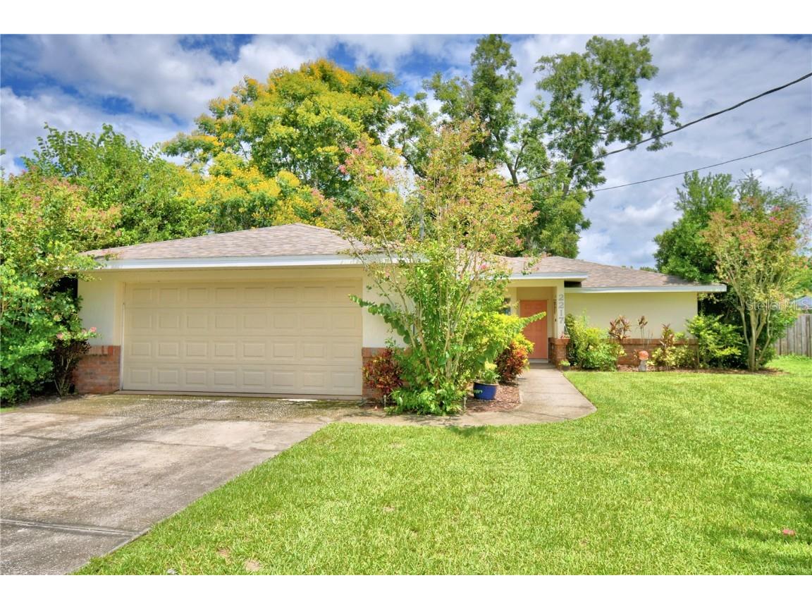 2217 Howard West Avenue Winter Haven FL 33880 P4931556 image1