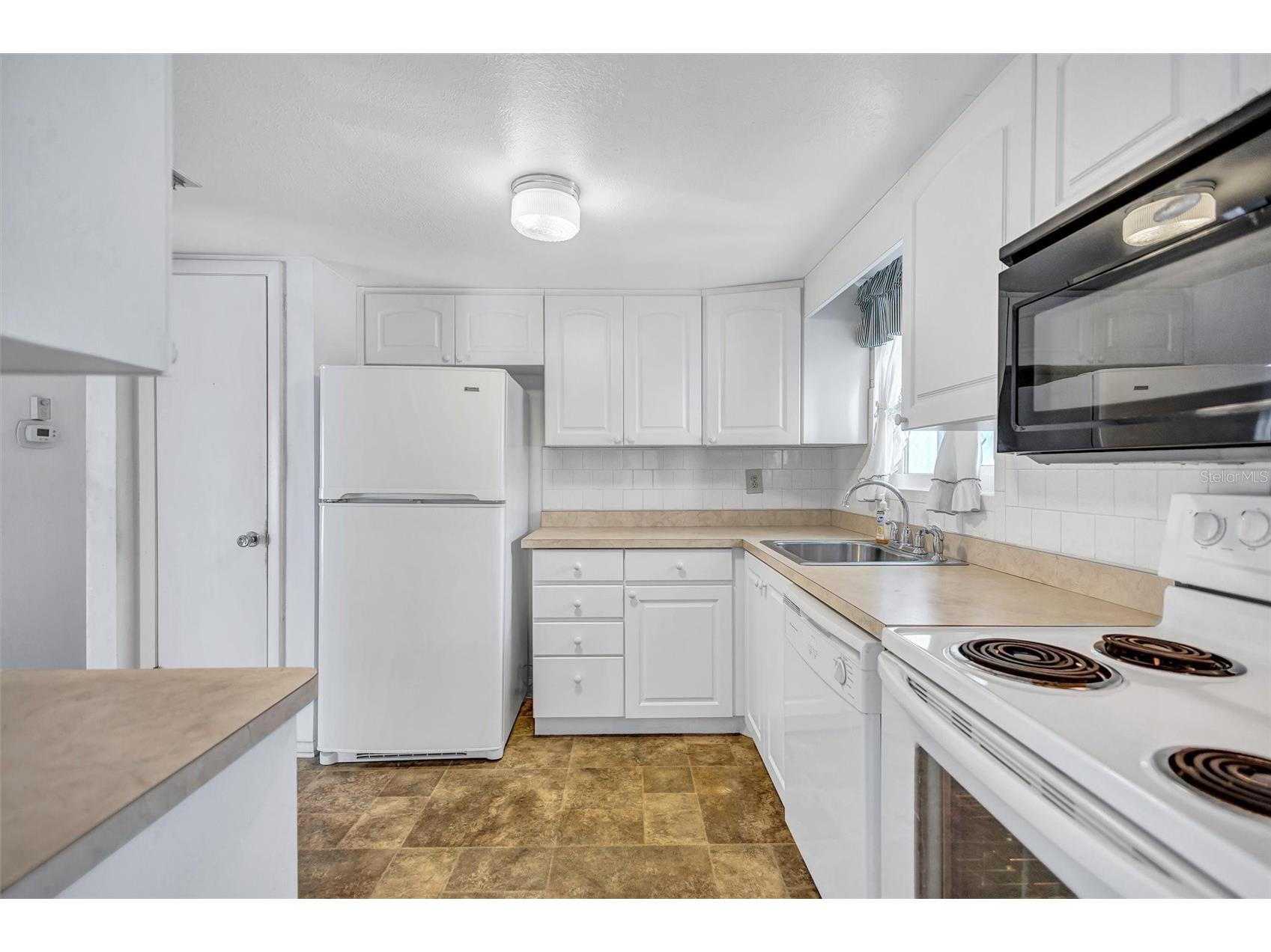 2217 Sunset Drive #E27 Bradenton FL 34207 TB8508979 image8