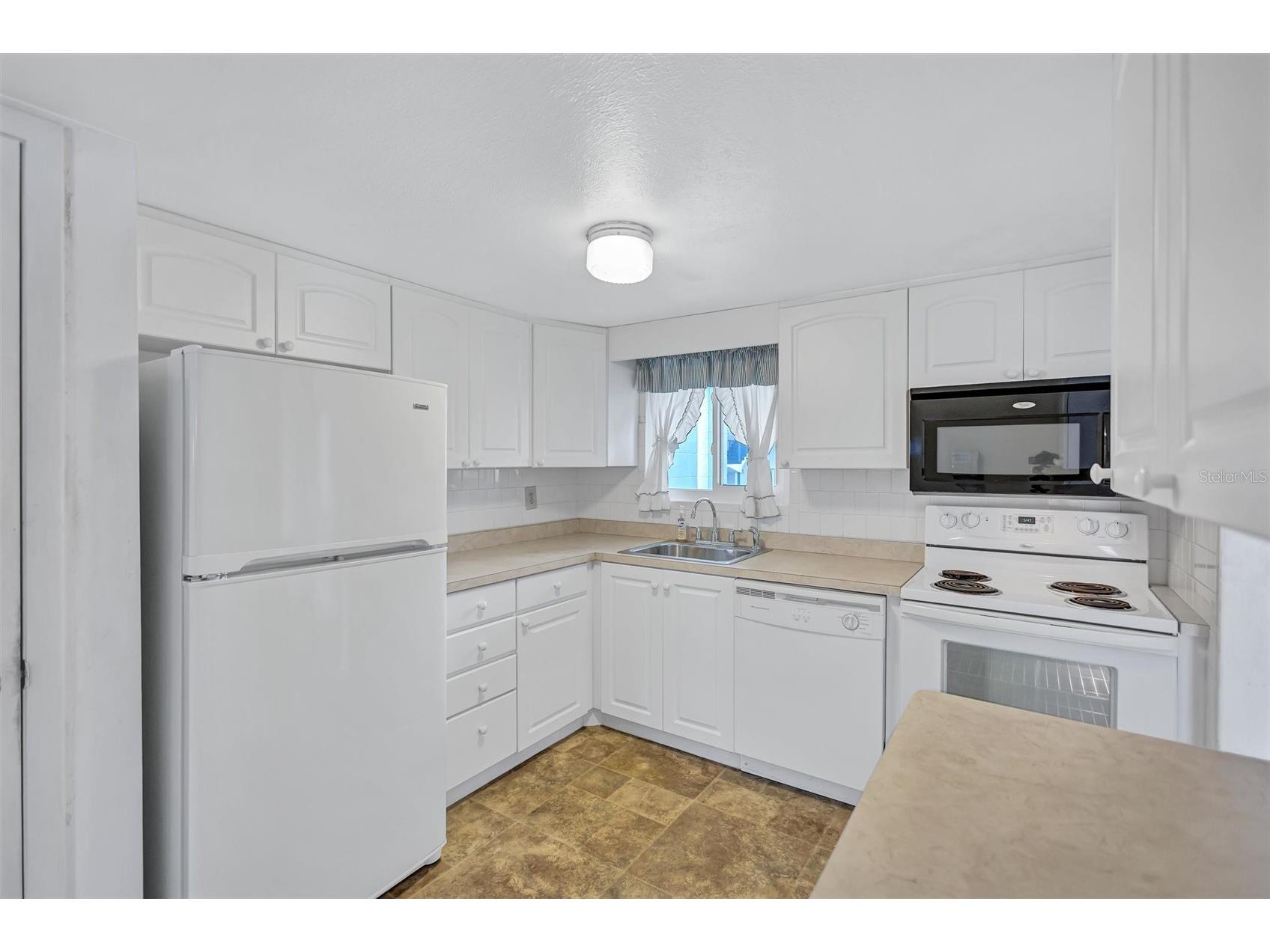 2217 Sunset Drive #E27 Bradenton FL 34207 TB8508979 image9