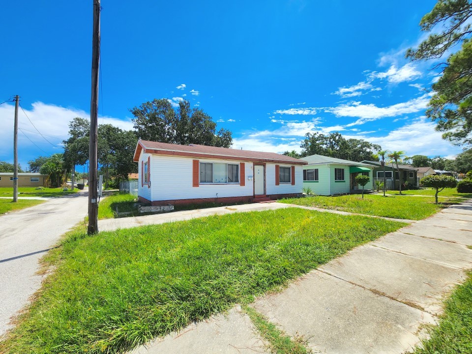 2218 8th Street S Saint Petersburg FL 33705 O6142218 image1