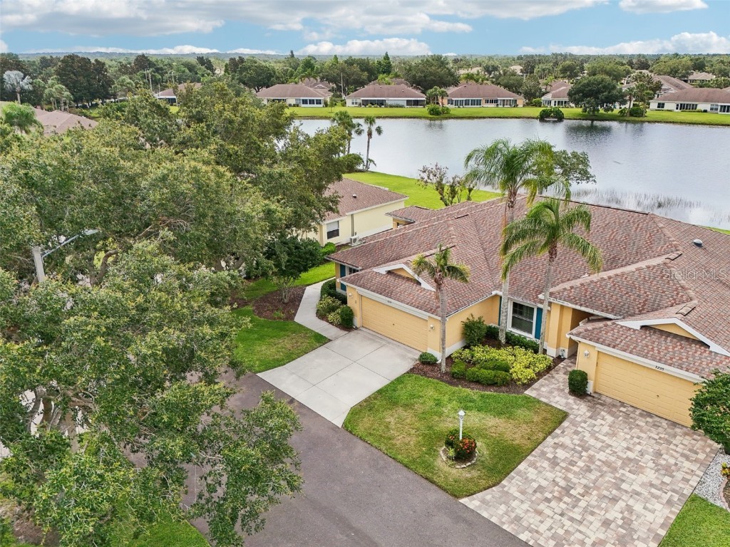 2218 Brookfield Greens Circle #82 Sun City Center FL 33573 - BROOKFIELD LAKE TB8389606 image1