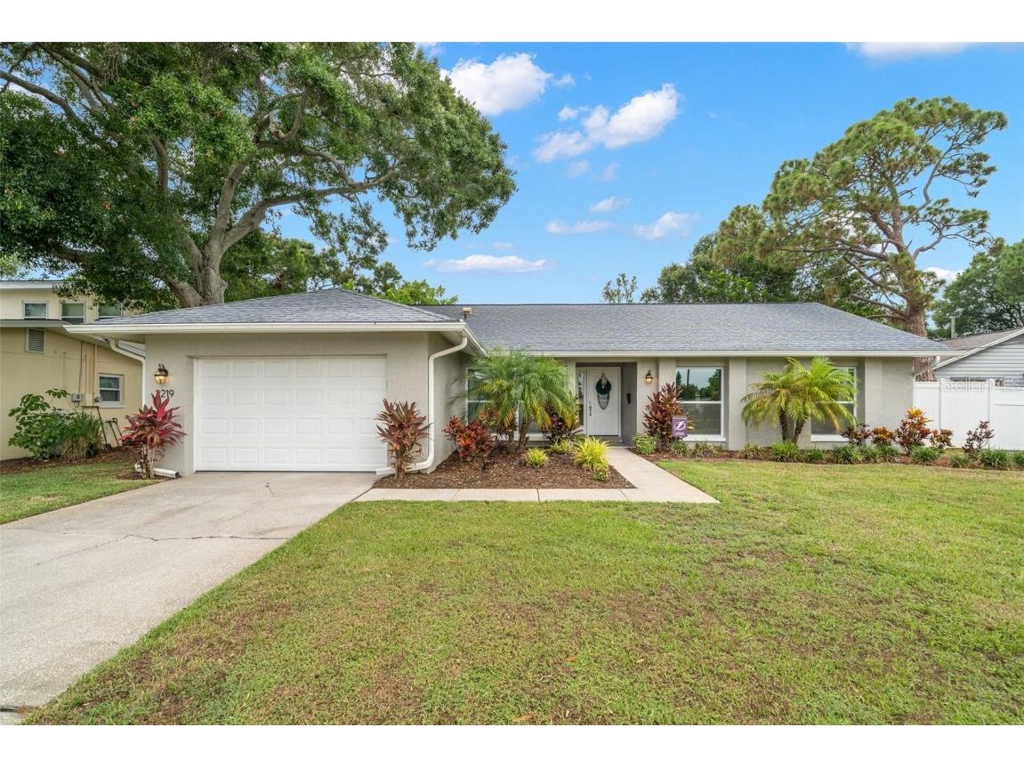 2219 Anastasia Way S Saint Petersburg FL 33712 - GOLF COURSE WATER FEATURE U8203655 image1