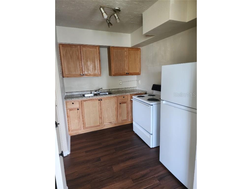 2219 Highland Street #7 Saint Petersburg FL 33705 TB8439239 image3