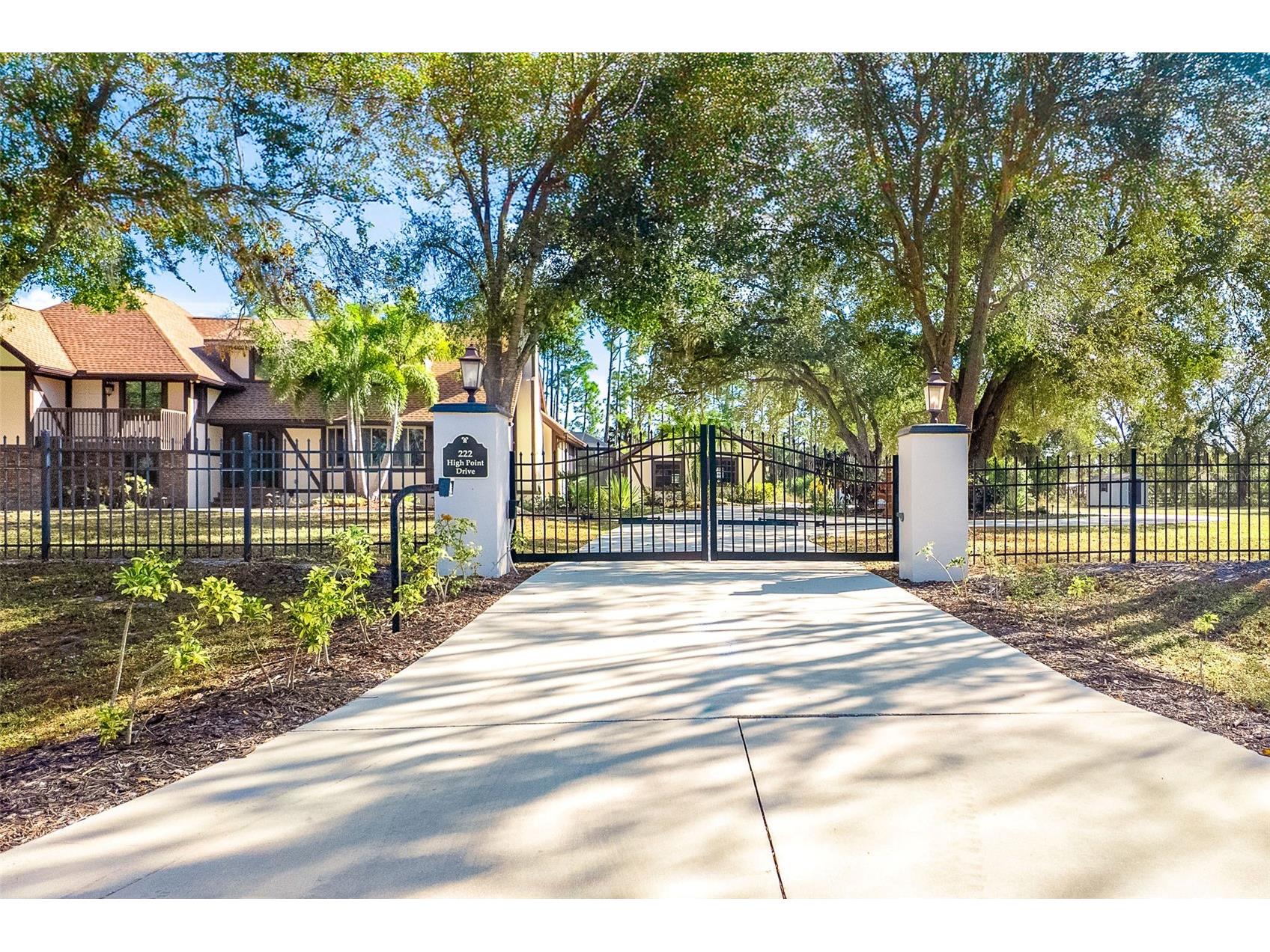222 High Point Drive Venice FL 34292 D6145331 image1