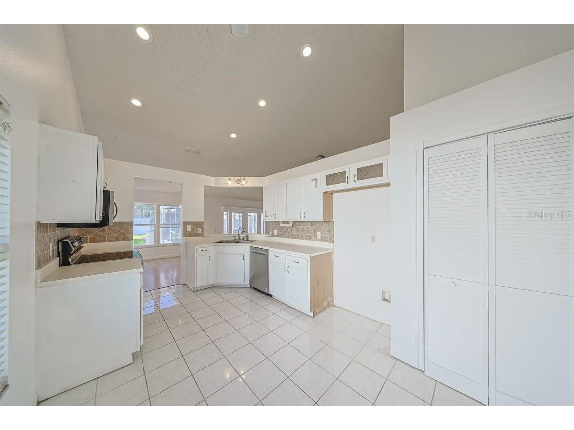 222 Lakeway Lane Apollo Beach FL 33572 TB8441946 image9