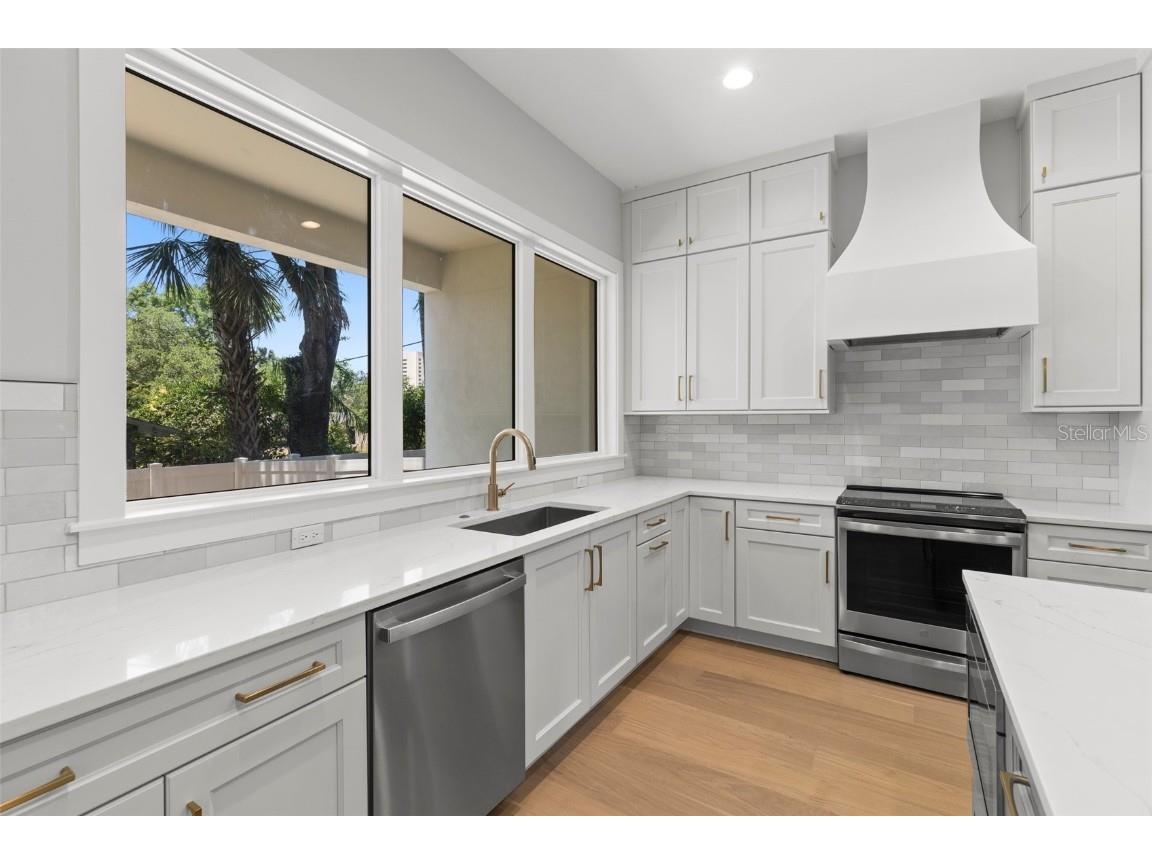 222 N Hesperides Street Tampa FL 33609 TB8428096 image8