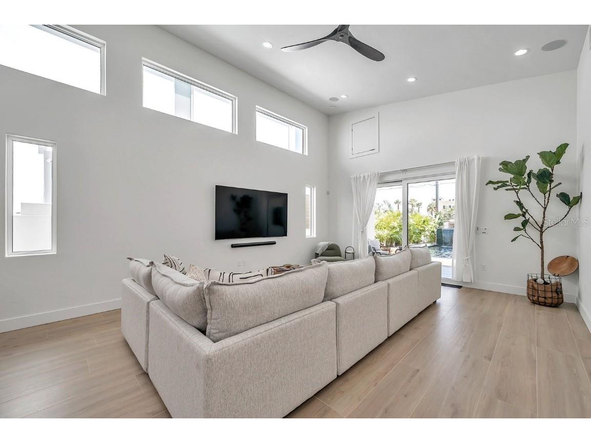 2220 2nd Avenue N Saint Petersburg FL 33713 TB8462127 image11