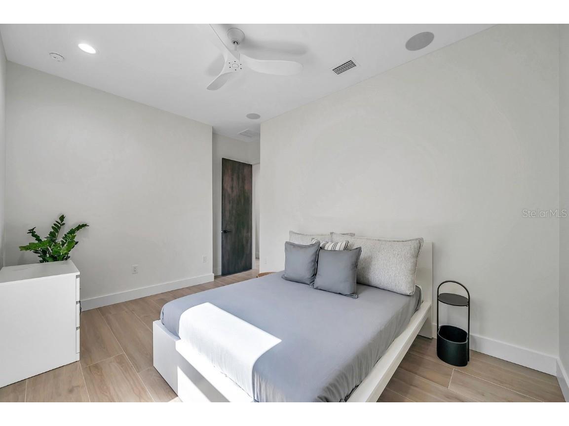 2220 2nd Avenue N Saint Petersburg FL 33713 TB8462127 image26