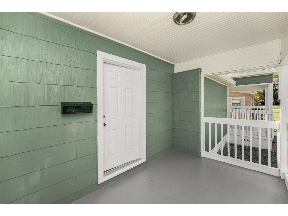 2220 7th Street S Saint Petersburg FL 33705 TB8425755 image14