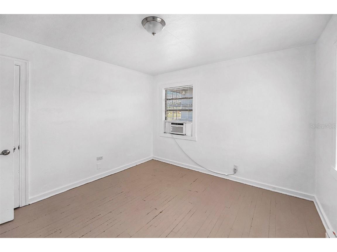 2220 7th Street S Saint Petersburg FL 33705 TB8425755 image20