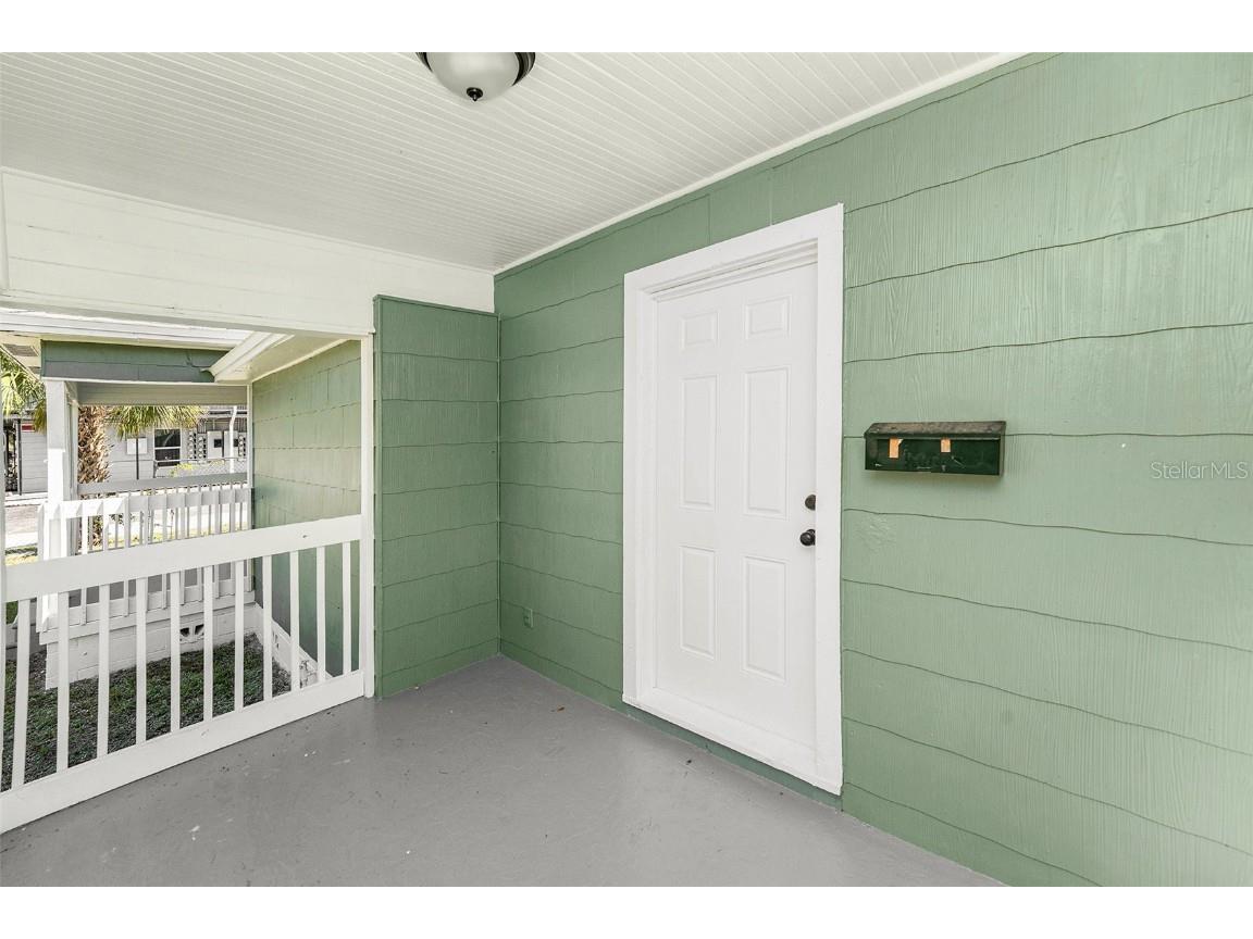 2220 7th Street S Saint Petersburg FL 33705 TB8425755 image4