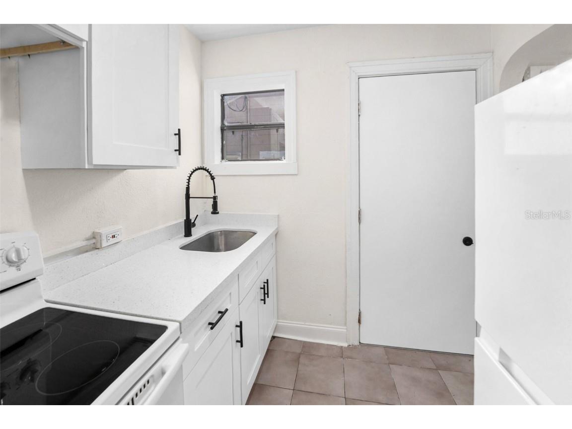 2220 7th Street S Saint Petersburg FL 33705 TB8425755 image6