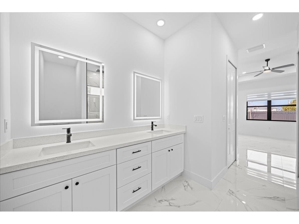 2220 NE 9th Place Cape Coral FL 33909 A4686067 image12