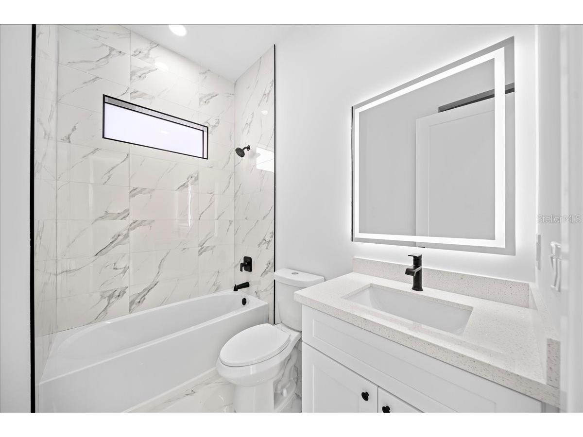 2220 NE 9th Place Cape Coral FL 33909 A4686067 image16