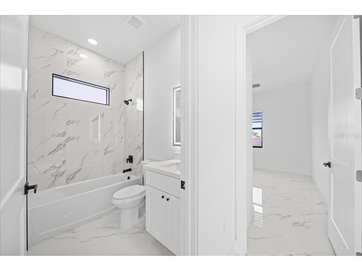 2220 NE 9th Place Cape Coral FL 33909 A4686067 image17