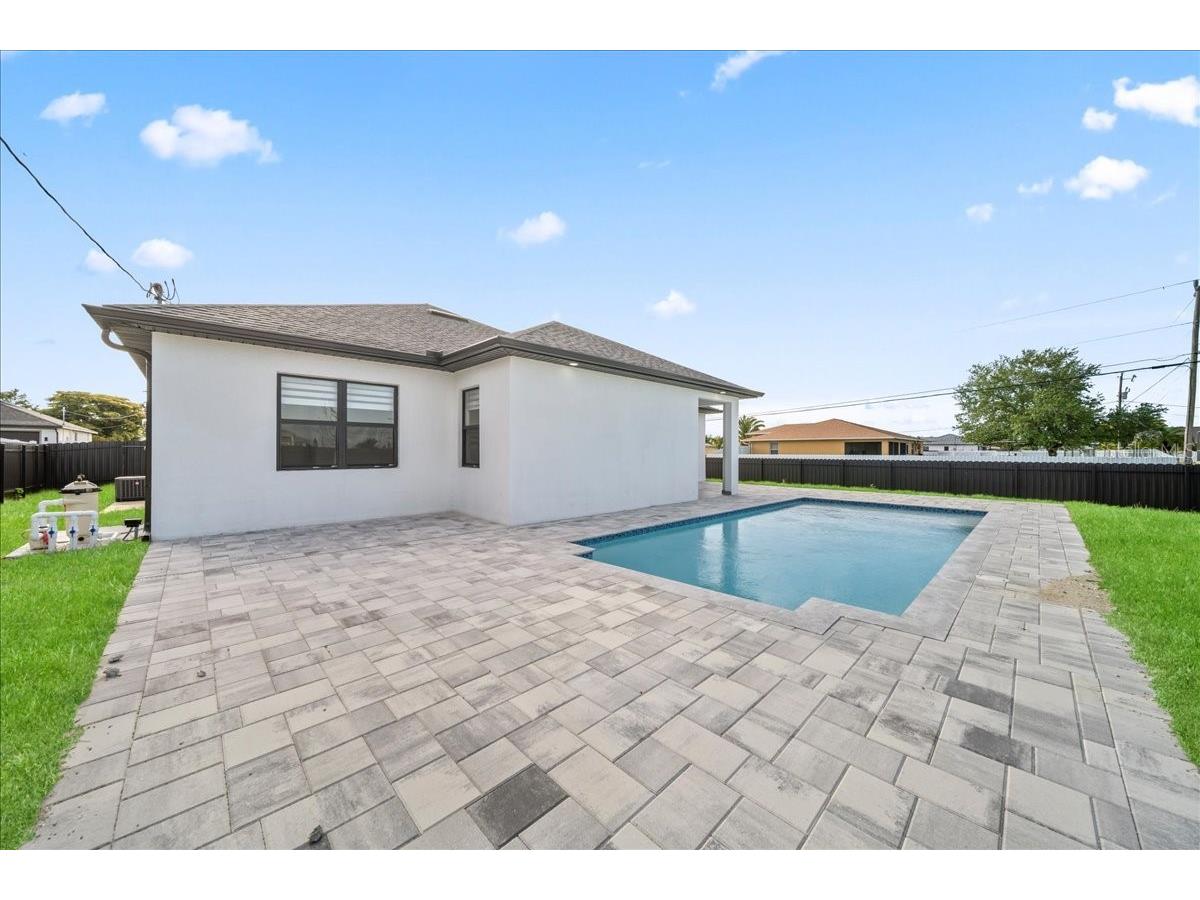 2220 NE 9th Place Cape Coral FL 33909 A4686067 image3