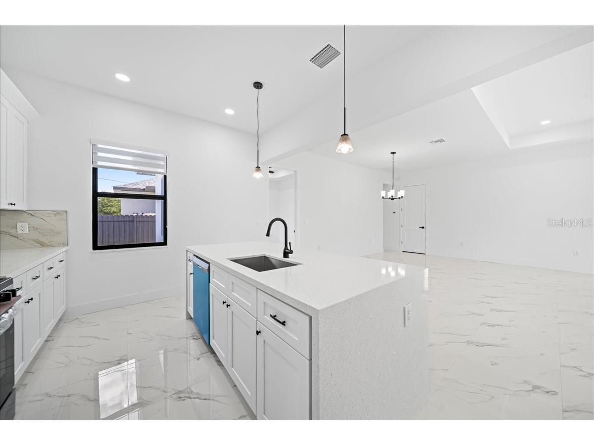 2220 NE 9th Place Cape Coral FL 33909 A4686067 image7