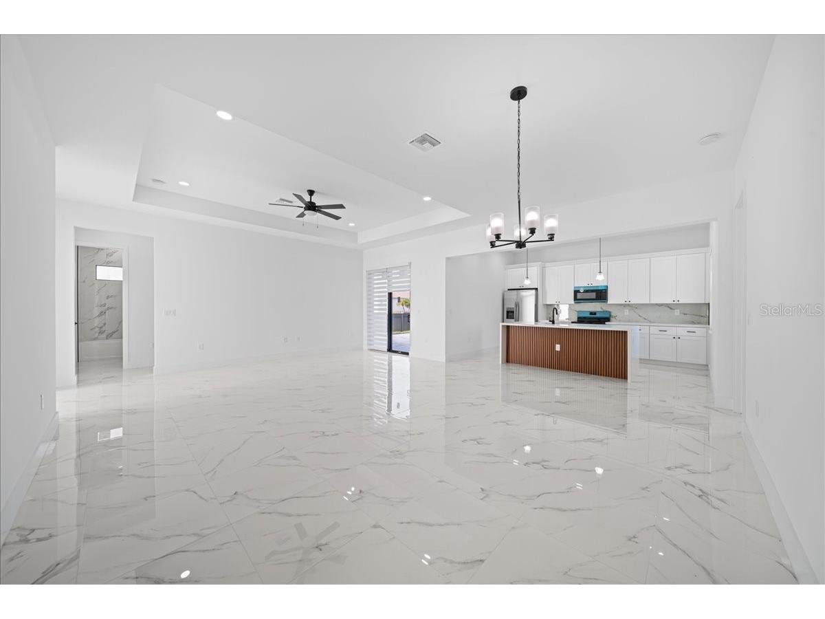 2220 NE 9th Place Cape Coral FL 33909 A4686067 image9