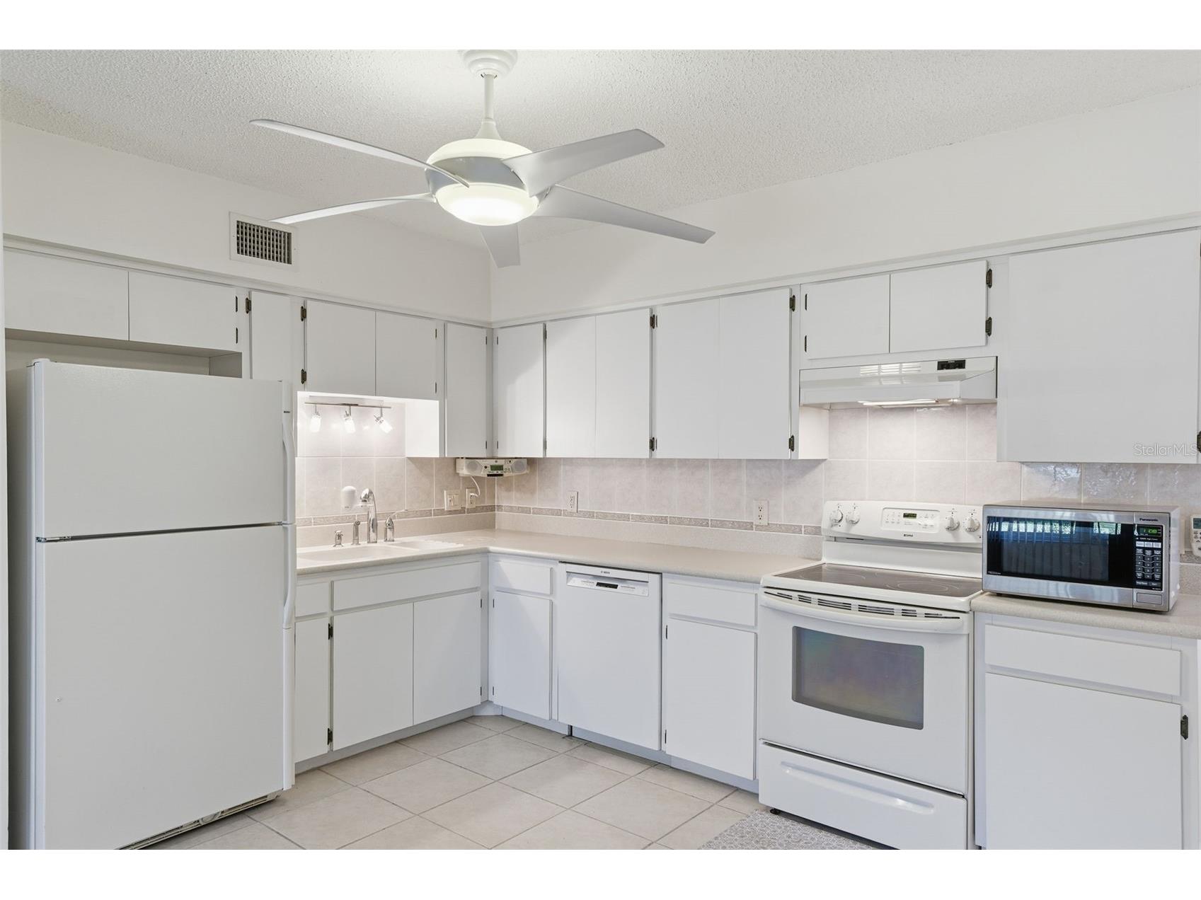 2220 Spanish Drive #14 Clearwater FL 33763 - HARBOR LAKE TB8468365 image6