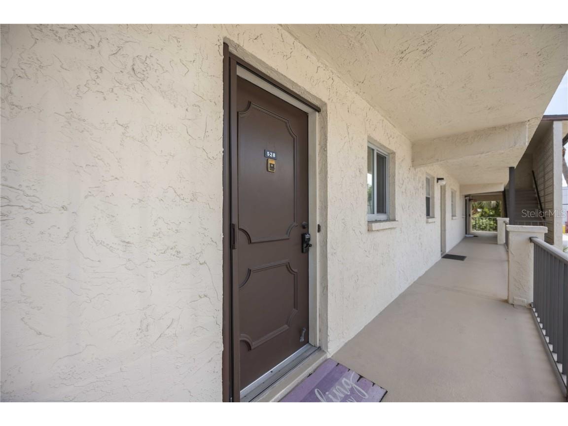 2220 Stickney Point Road #528 Sarasota FL 34231 A4658345 image1