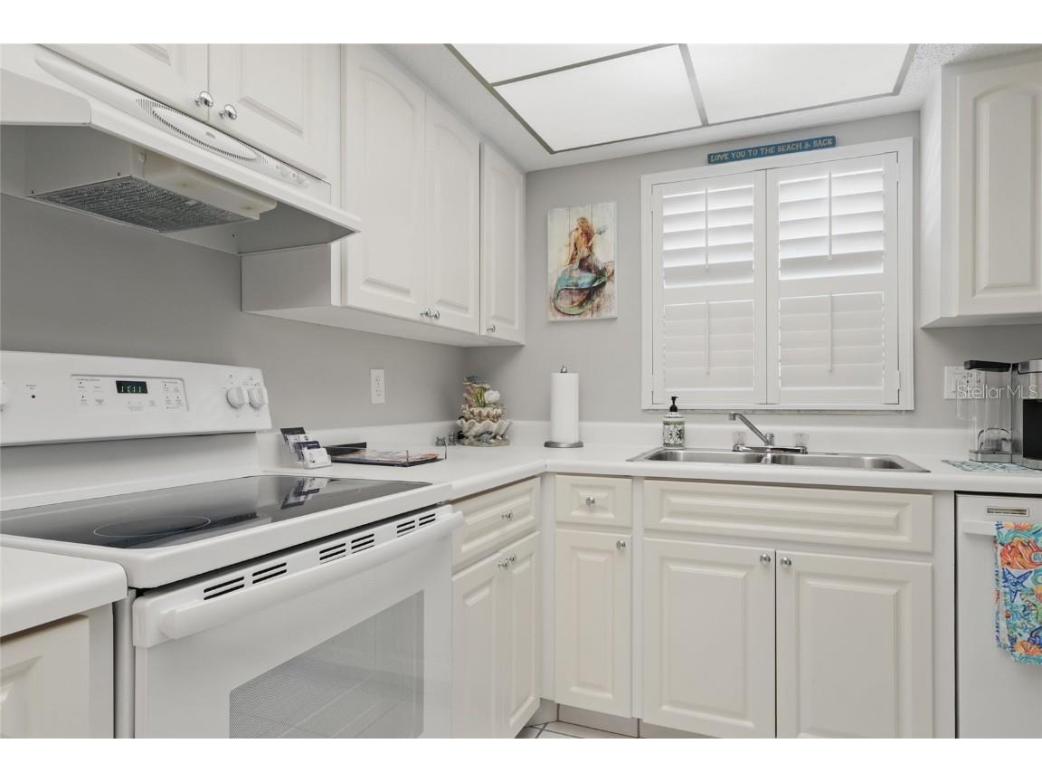 2220 Stickney Point Road #531 Sarasota FL 34231 A4649917 image5