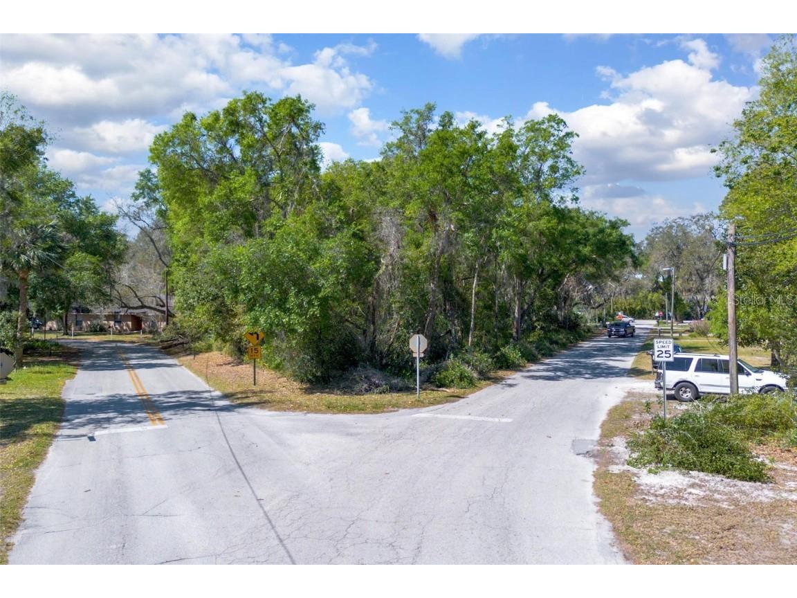 2221 Holly Lane Deland FL 32724 V4941519 image1