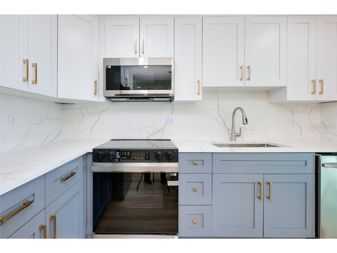 2221 Meadowlake Court #A3 Sarasota FL 34235 A4672533 image10