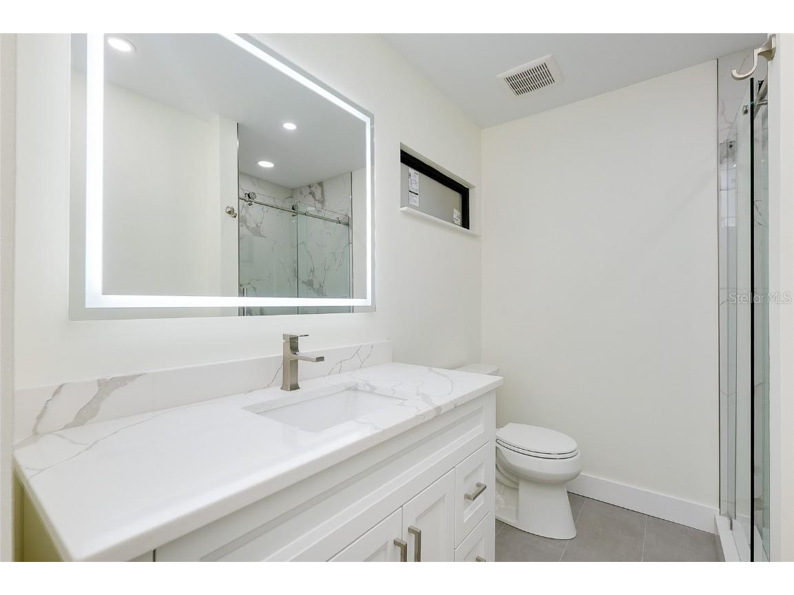 2221 Meadowlake Court #A3 Sarasota FL 34235 A4672533 image26