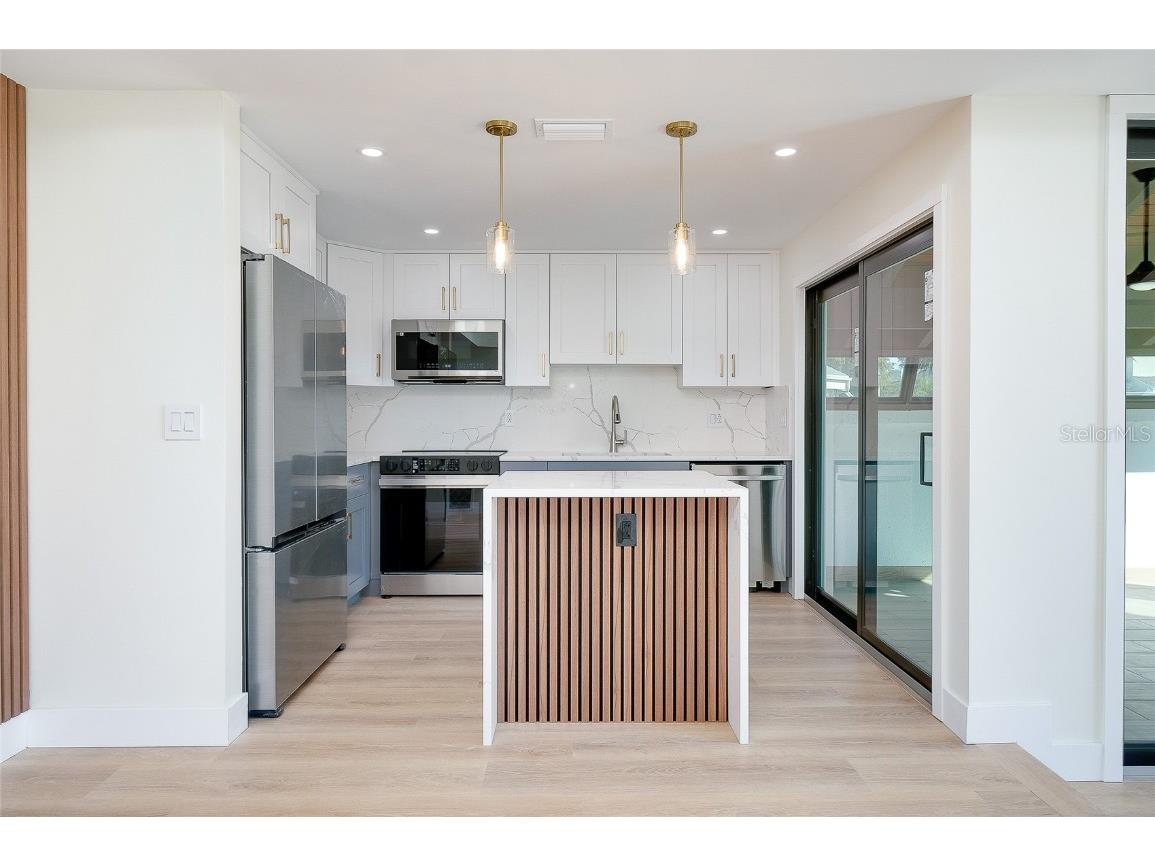 2221 Meadowlake Court #A3 Sarasota FL 34235 A4672533 image5