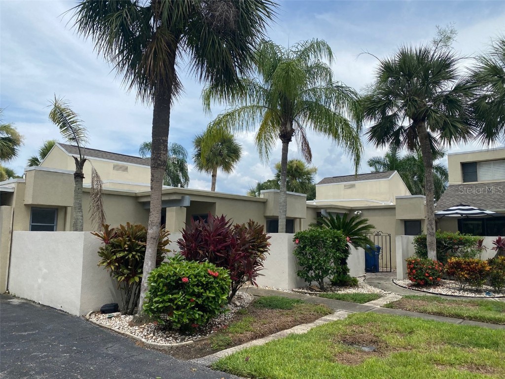 2221 Meadowlake Court Sarasota FL 34235 A4657602 image1