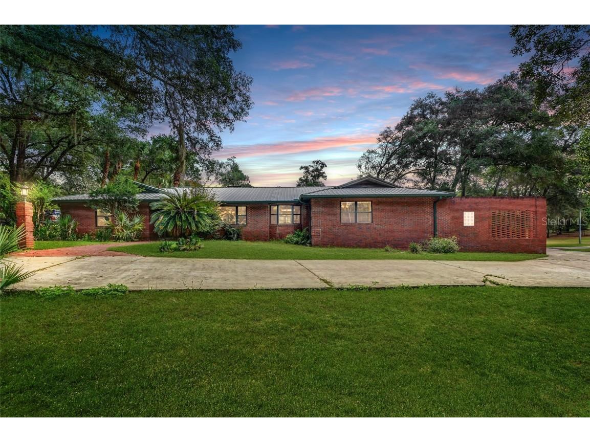 2221 Oak Hill Drive Deland FL 32720 V4926845 image1