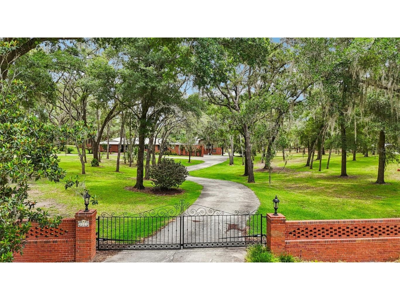 2221 Oak Hill Drive Deland FL 32720 V4942995 image1
