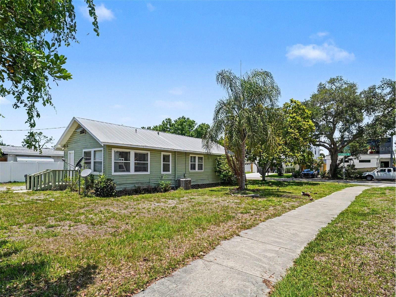 2222 Florinda Street Sarasota FL 34231 A4693347 image11