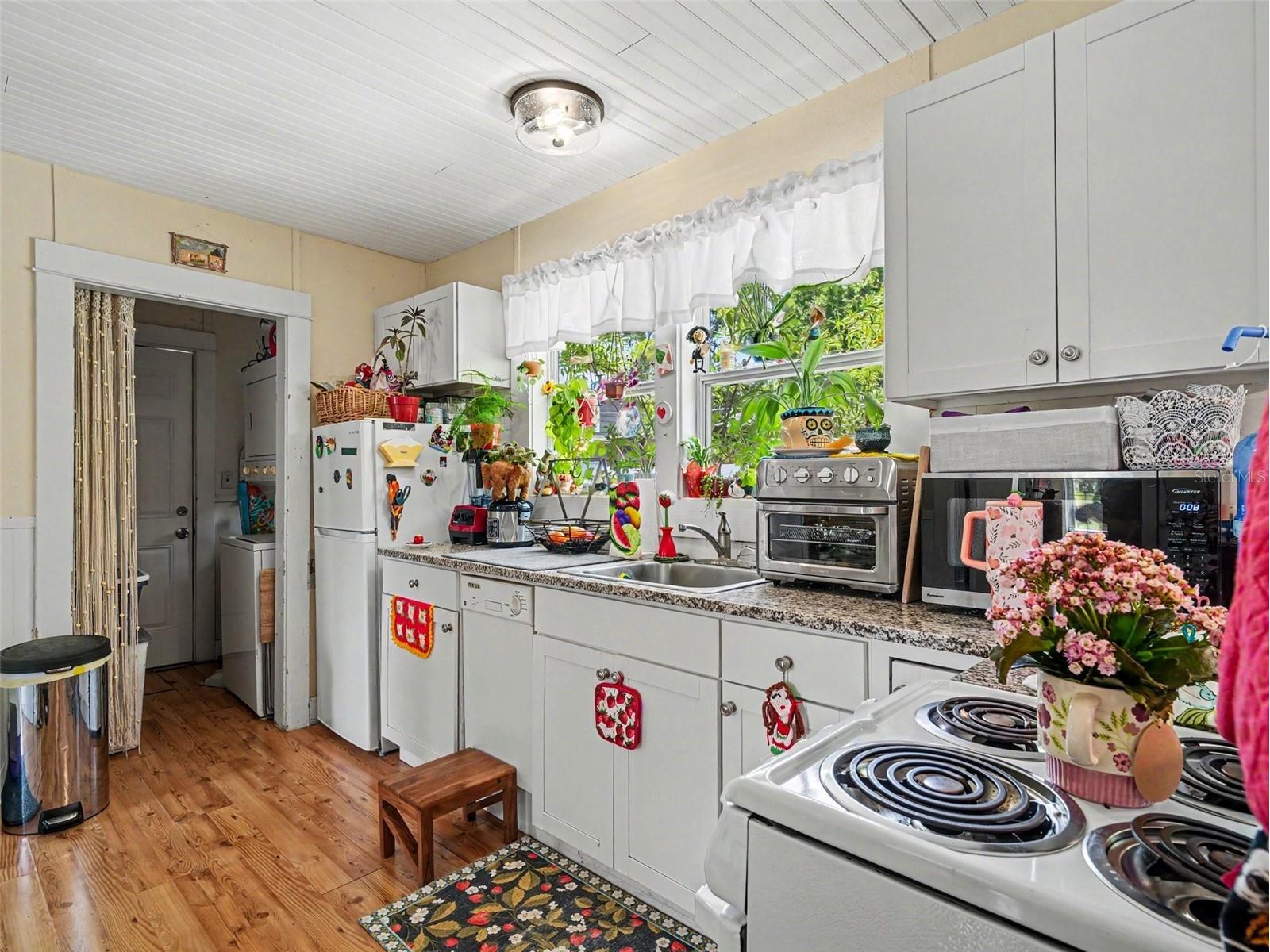 2222 Florinda Street Sarasota FL 34231 A4693347 image2