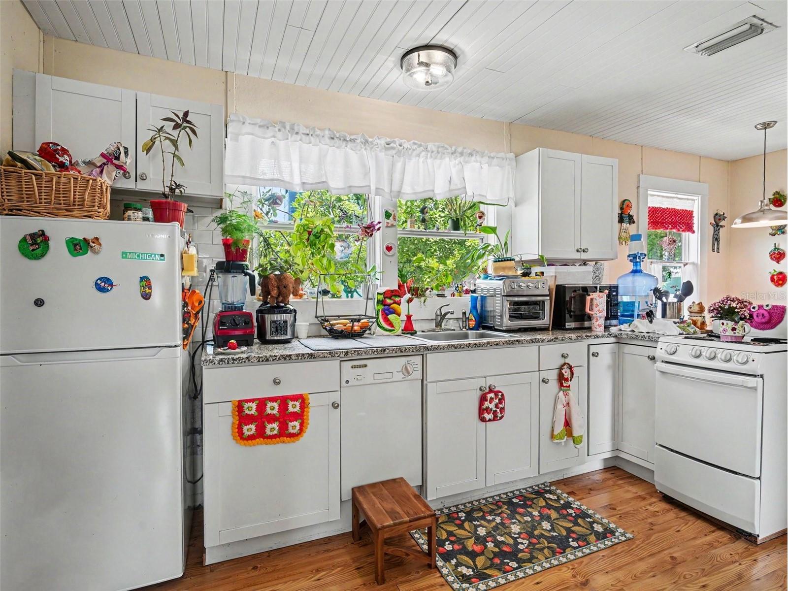 2222 Florinda Street Sarasota FL 34231 A4693347 image3