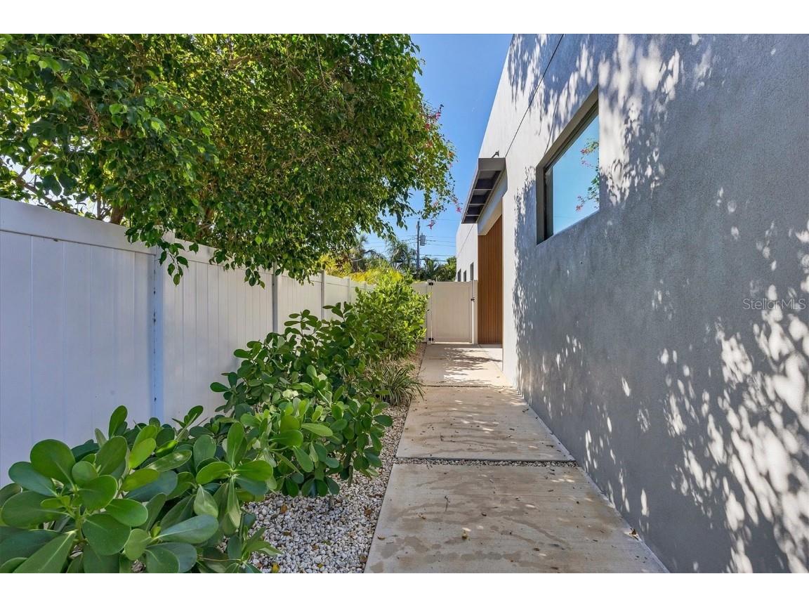 2222 Webber Street Sarasota FL 34239 A4666118 image11