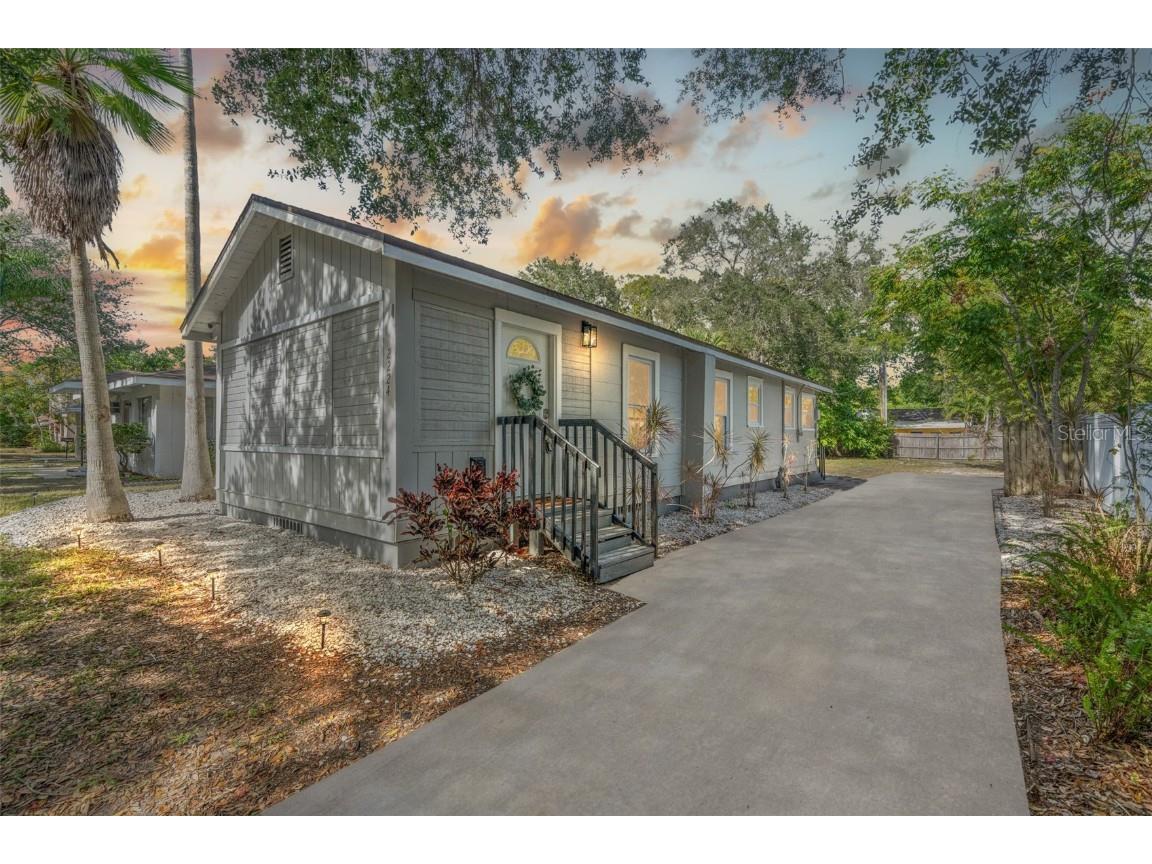 2224 13th Avenue W Bradenton FL 34205 U8228375 image1