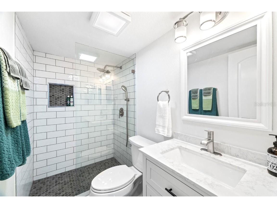 2224 Bahia Vista Street #E6 Sarasota FL 34239 A4645493 image7