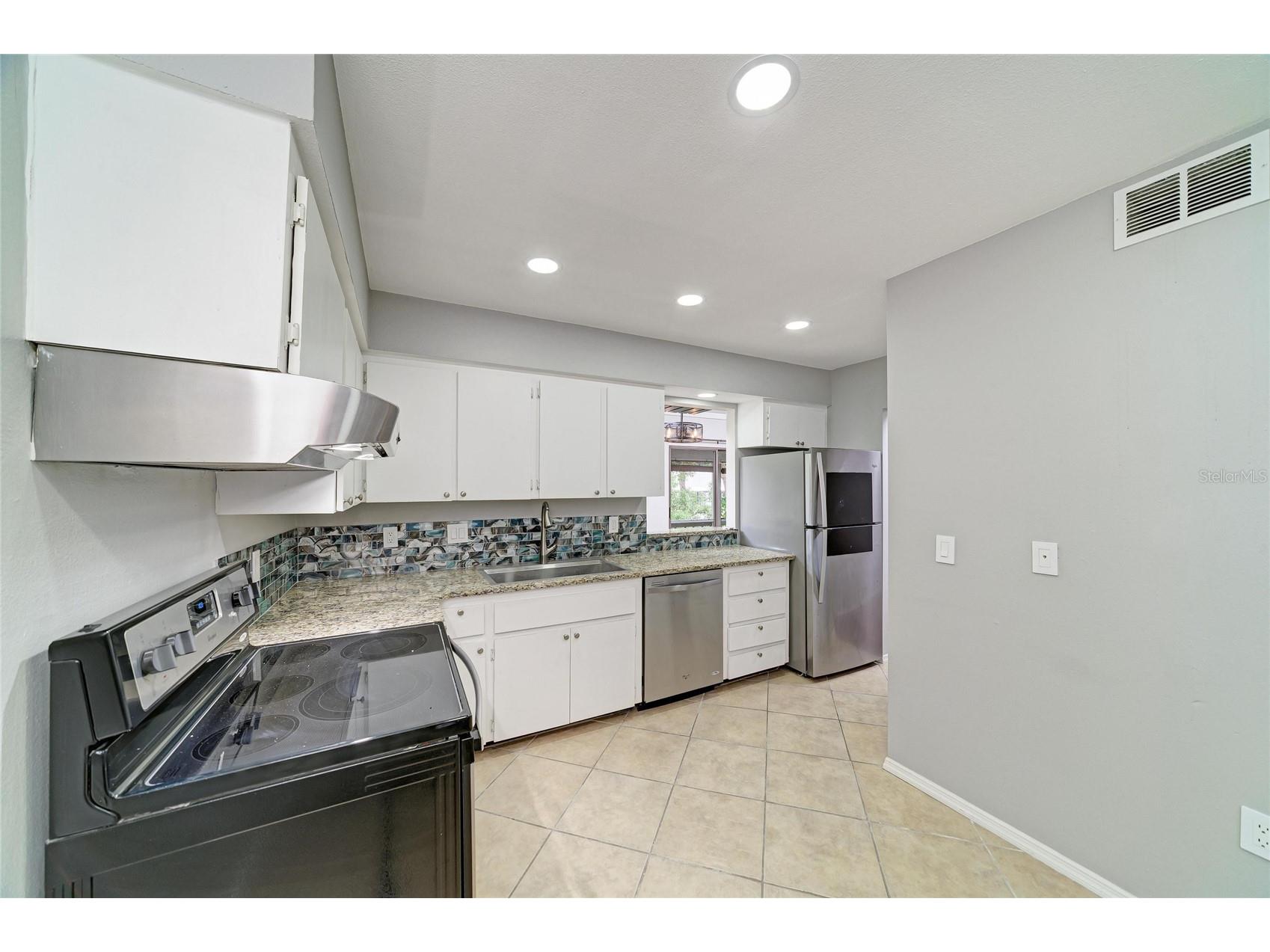 2224 Bahia Vista Street #E6 Sarasota FL 34239 A4695961 image3