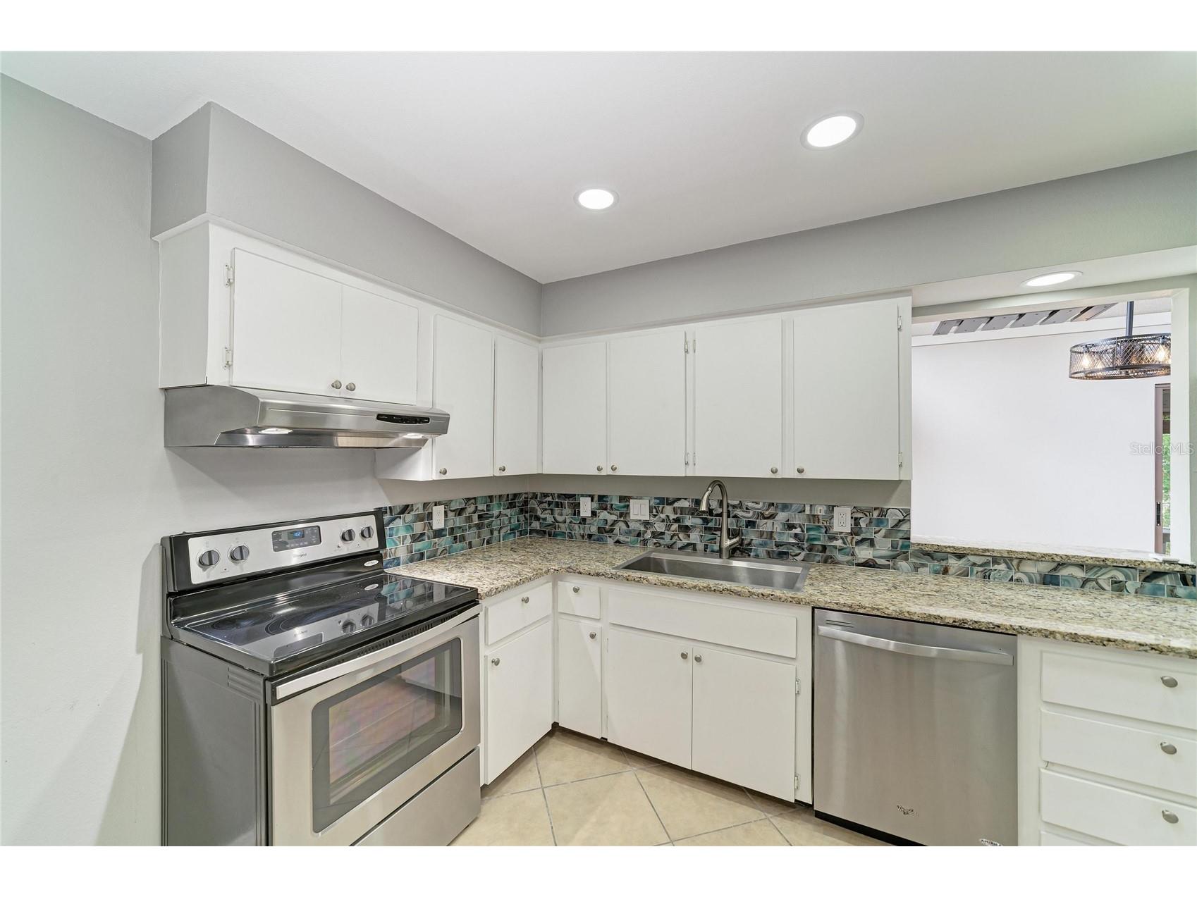 2224 Bahia Vista Street #E6 Sarasota FL 34239 A4695961 image4