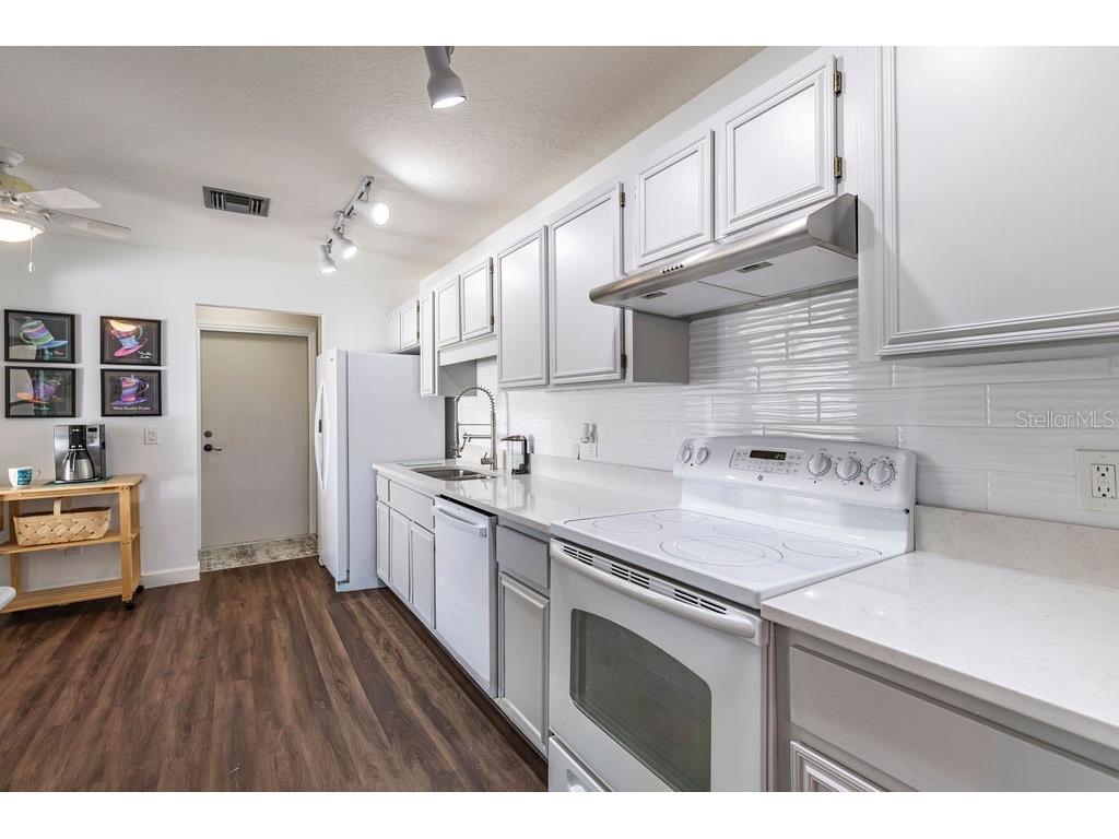 2225 Cypress Court #2C Tavares FL 32778 - LAKE EUSTIS G5110812 image9