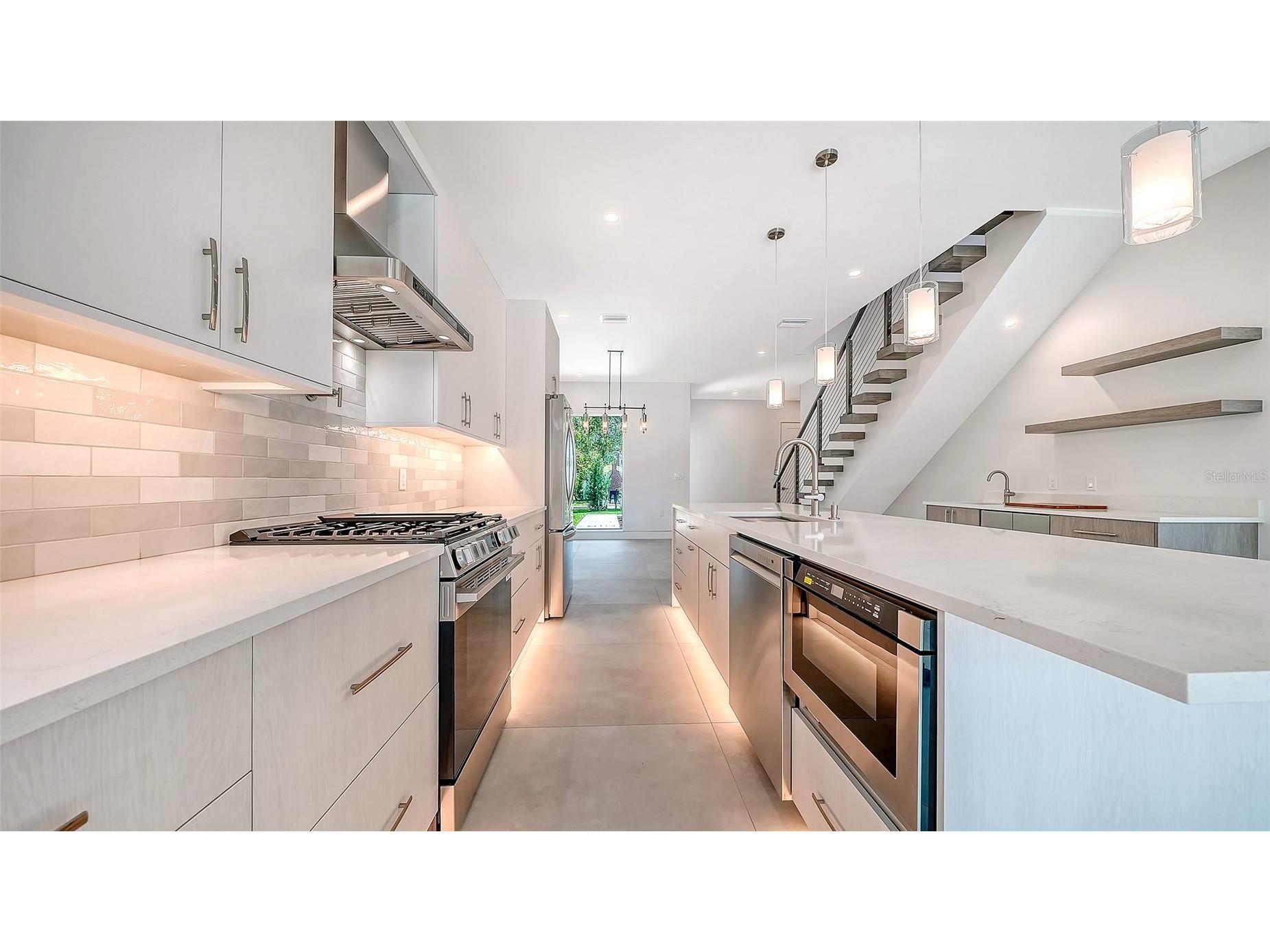2225 Florinda Street Sarasota FL 34231 A4690756 image11