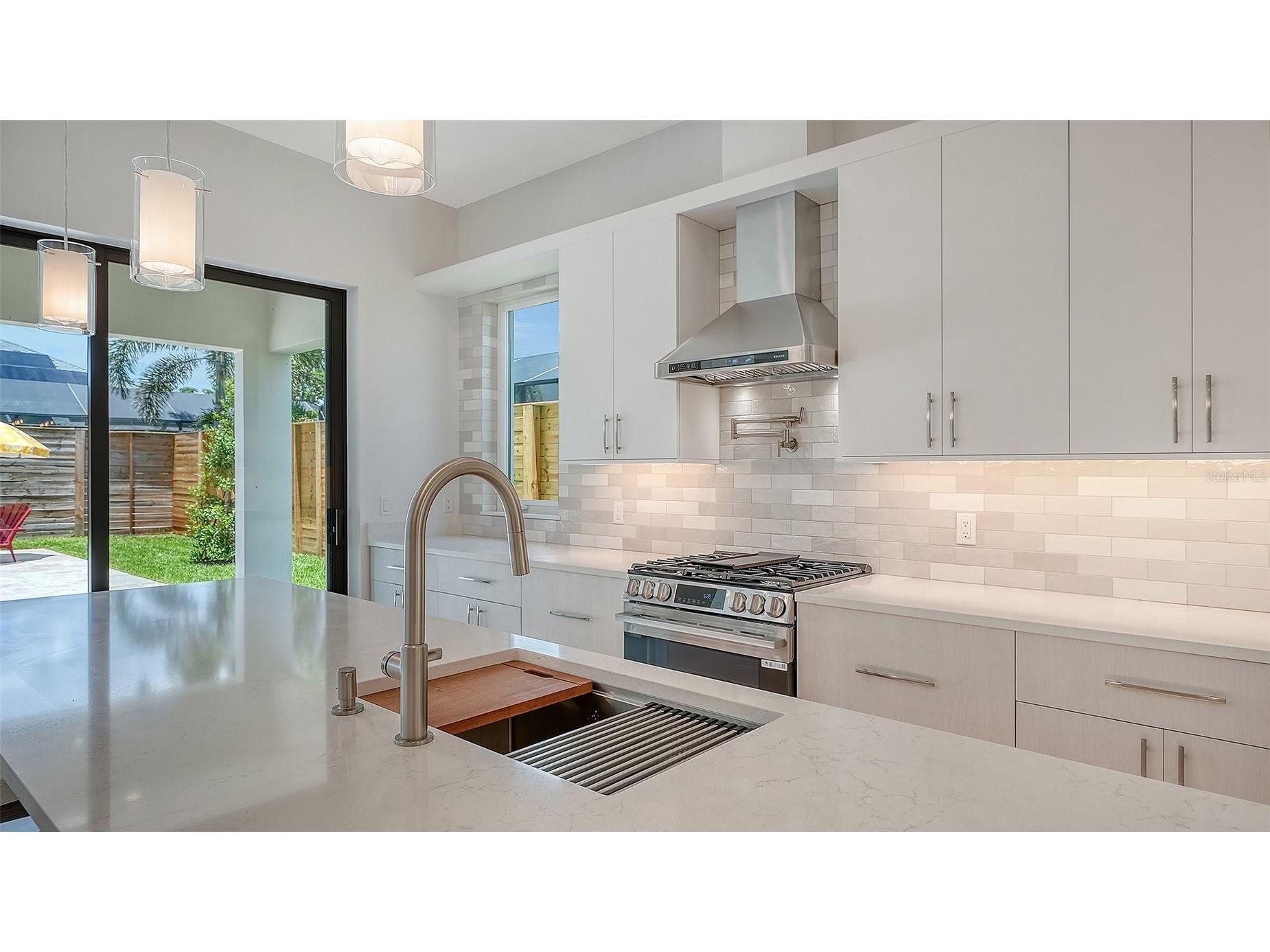 2225 Florinda Street Sarasota FL 34231 A4690756 image13