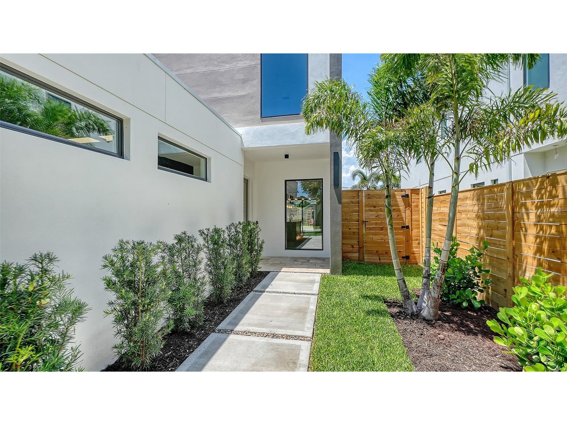 2225 Florinda Street Sarasota FL 34231 A4690756 image3