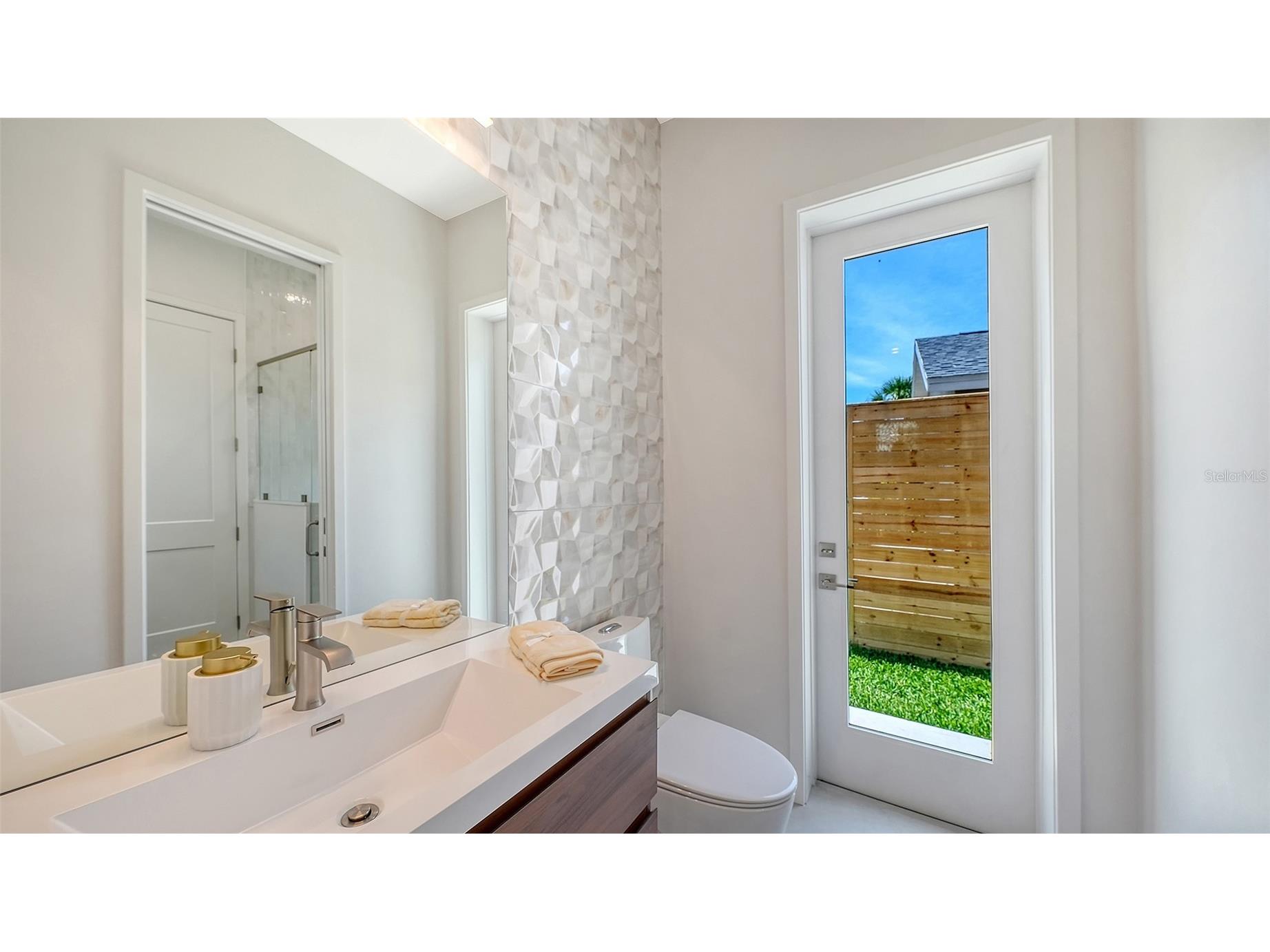2225 Florinda Street Sarasota FL 34231 A4690756 image30