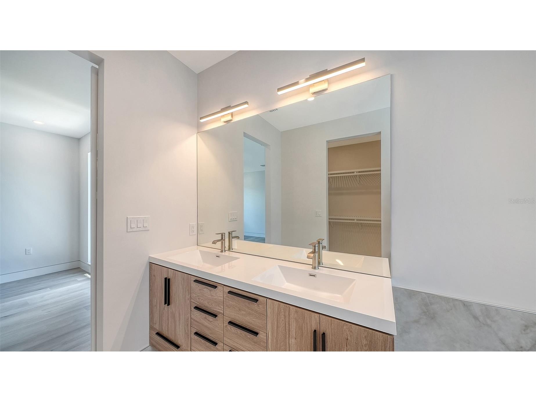 2225 Florinda Street Sarasota FL 34231 A4690756 image37