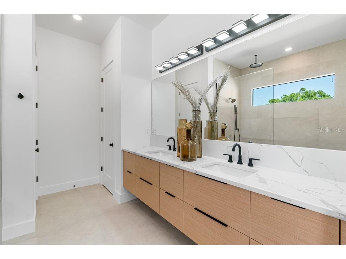 2226 Grove Street Sarasota FL 34239 A4667102 image35