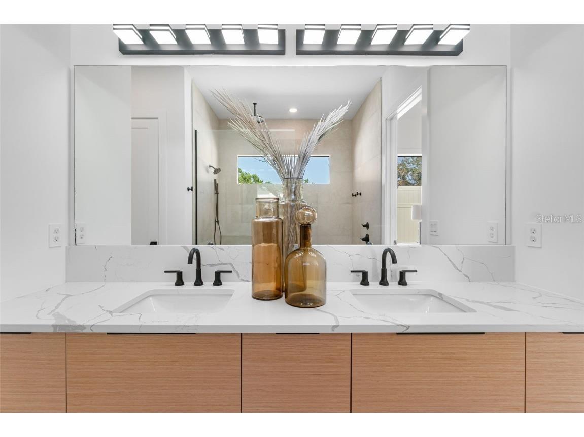 2226 Grove Street Sarasota FL 34239 A4667102 image37