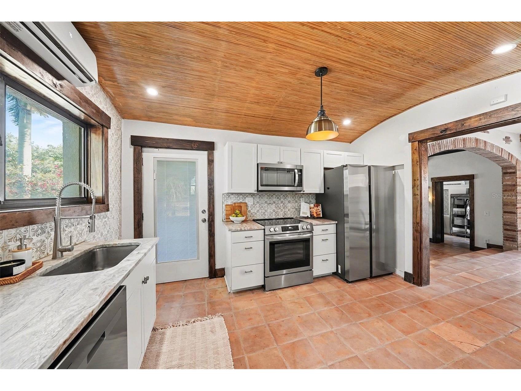 2227 29th Street S Saint Petersburg FL 33712 TB8450667 image10