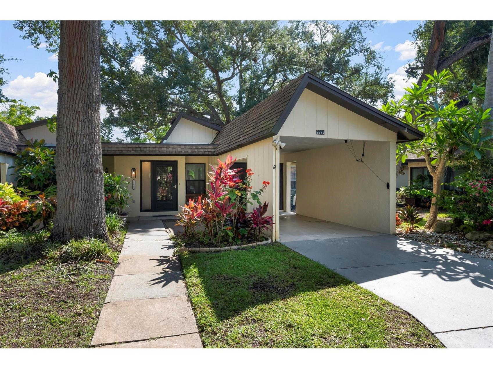 2227 Circlewood Drive #52 Sarasota FL 34231 A4696035 image1